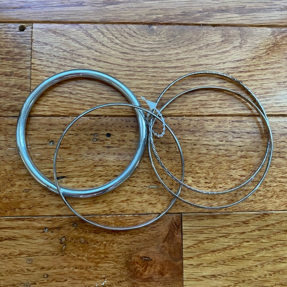 Silver bangle bundle 🩶 - Picture 2 of 5